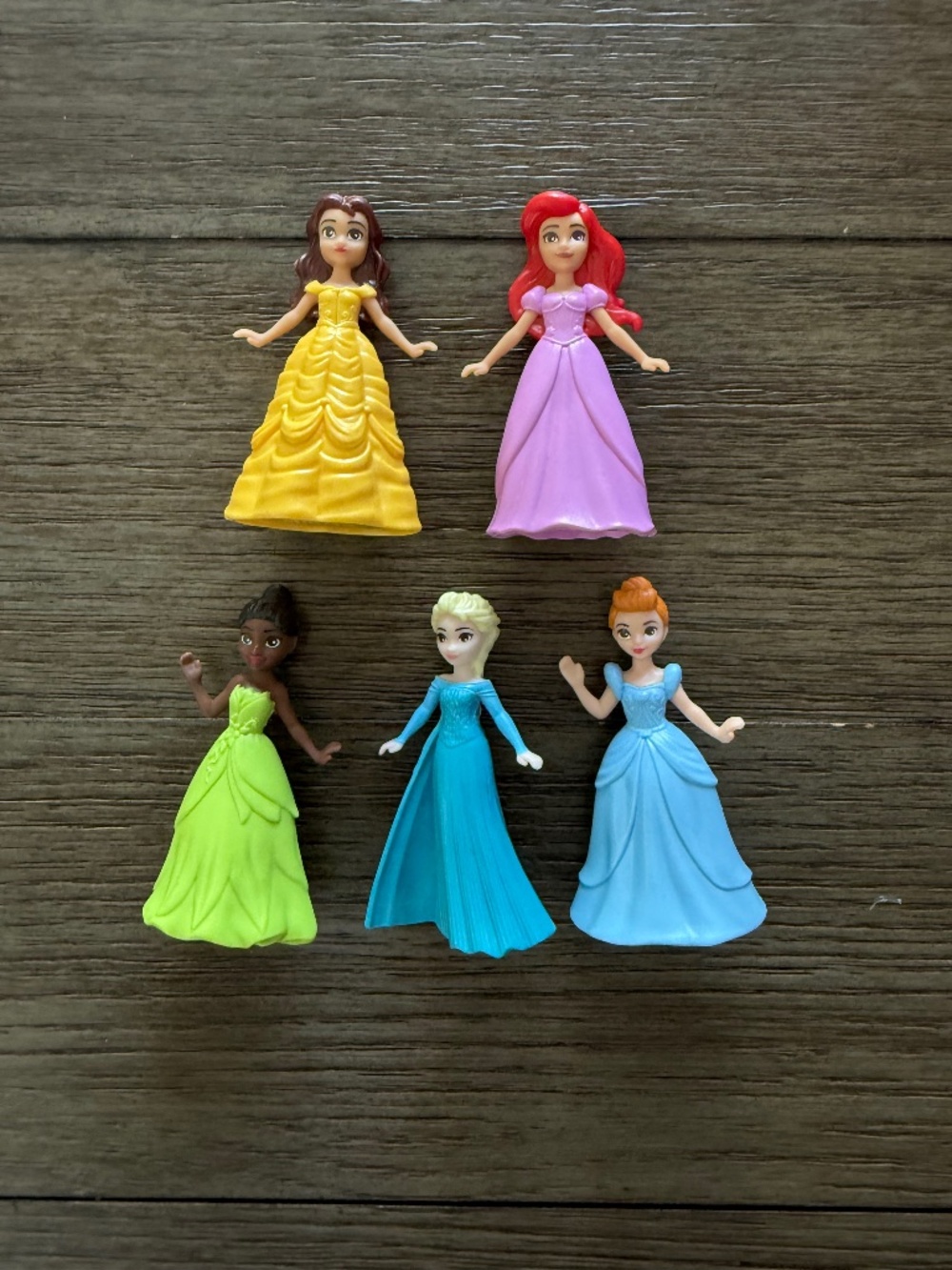 5 Mini princess figures